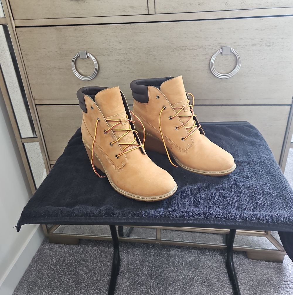 Timberland Wheat Lace-Up Ankle Boots for Women
